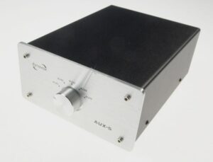 5>1 AUX-S AUDIO-VERSTERKER INGANG UITBREIDING /  OMSCHAKELAAR ZILVER