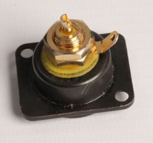 NF2D-B-4 CINCH ( geschikt voor RCA  ) JACK